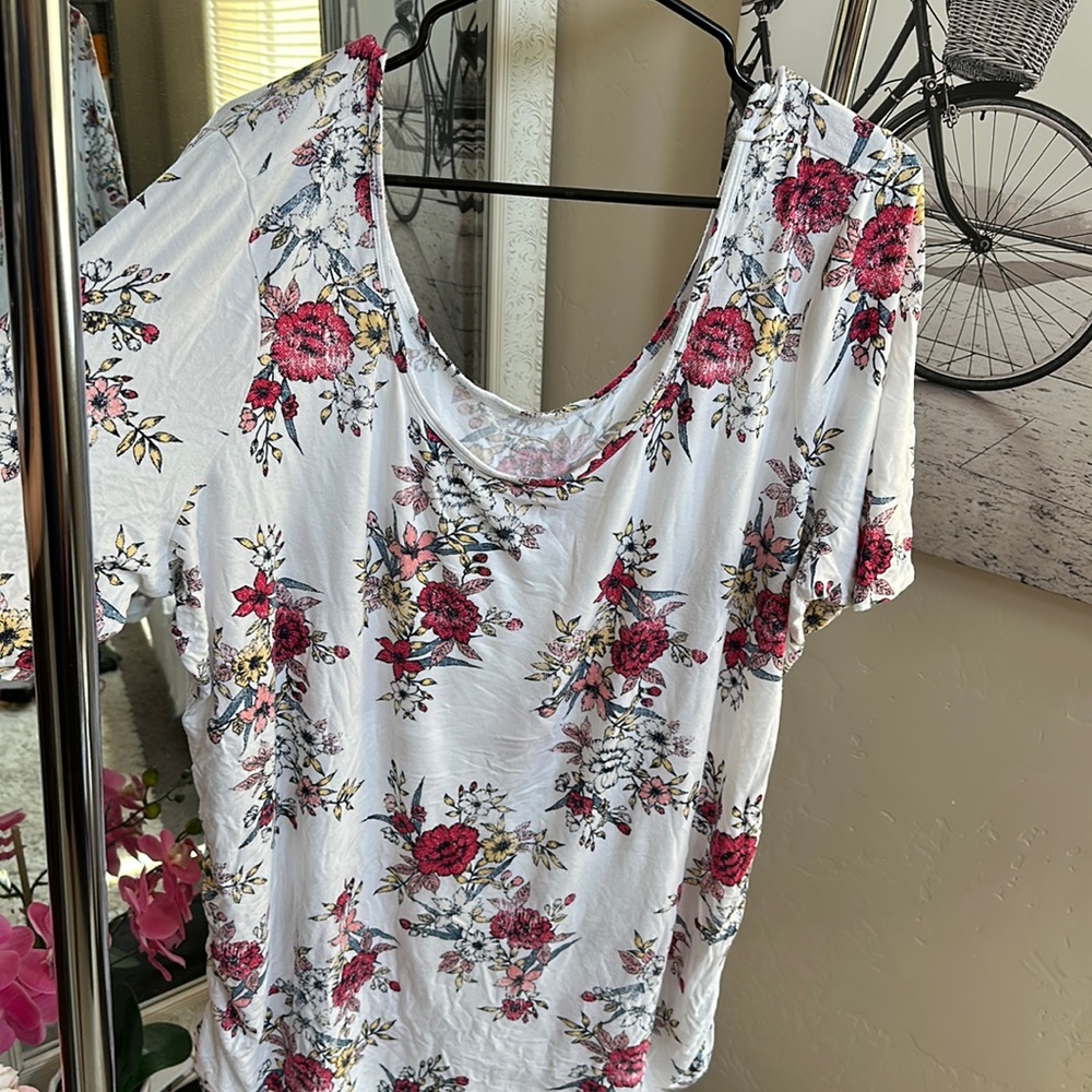 Off shoulder floral tee
